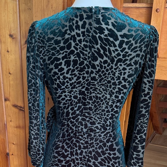 Calvin Klein size 4 velvet burnout Green Animal Print Long Sleeve Dress - Picture 9 of 12
